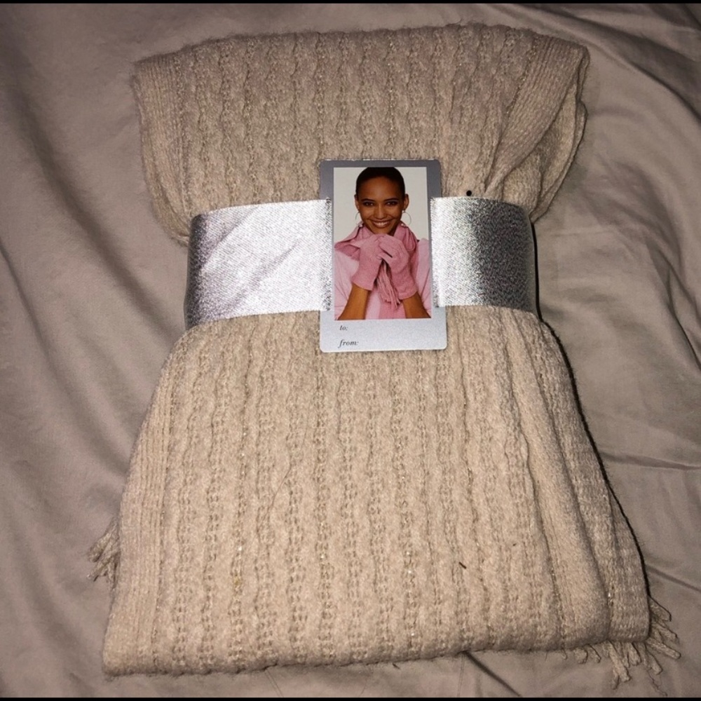 Scarf and glove set 🌸